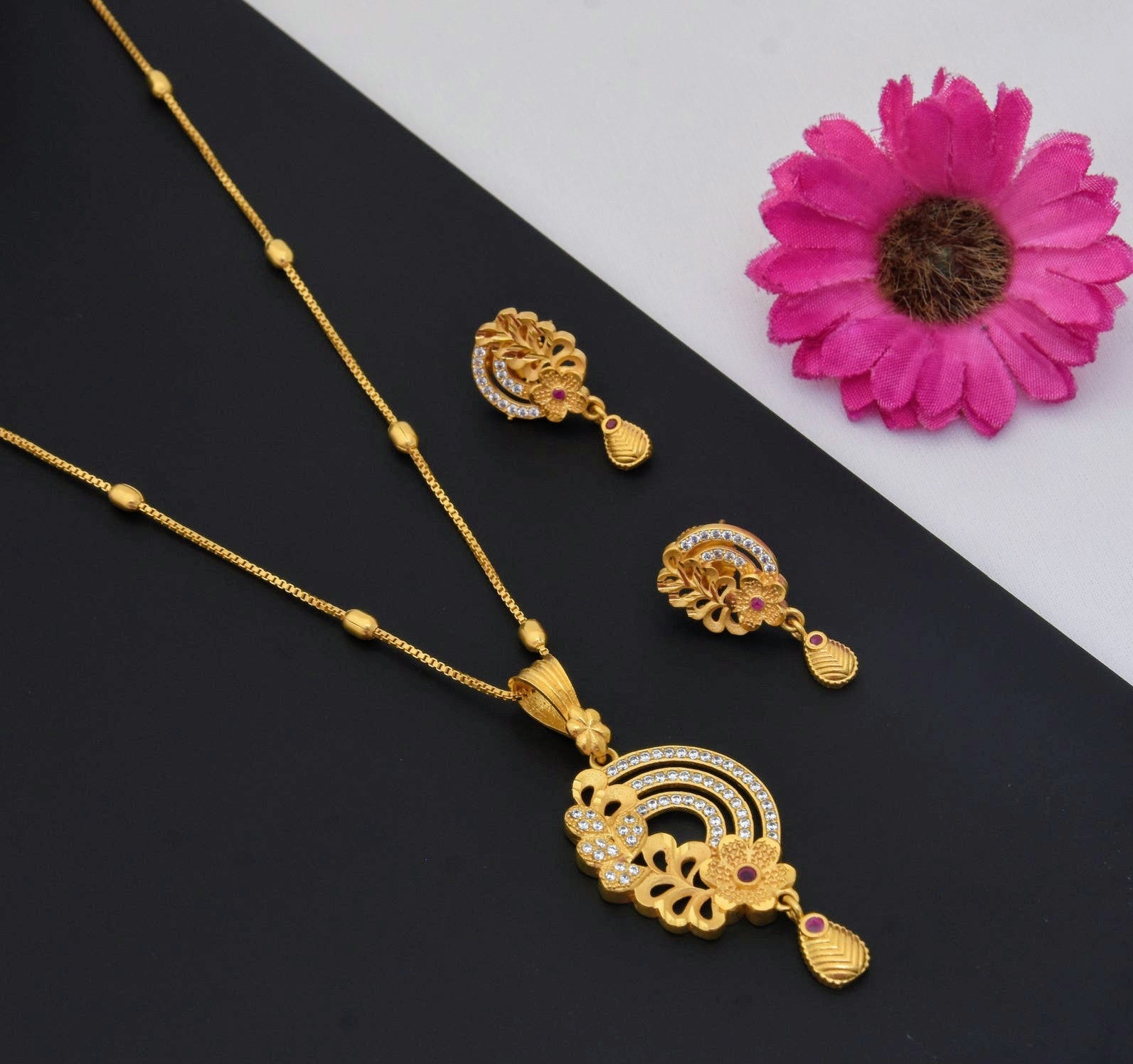 Glittering Design Gold Plated Necklace Set